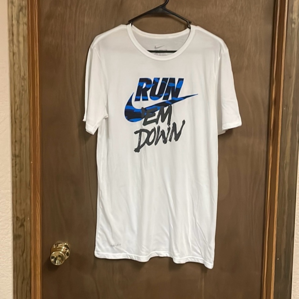 Nike Short Sleeve Shirt Logo Run ‘Em Down Medium